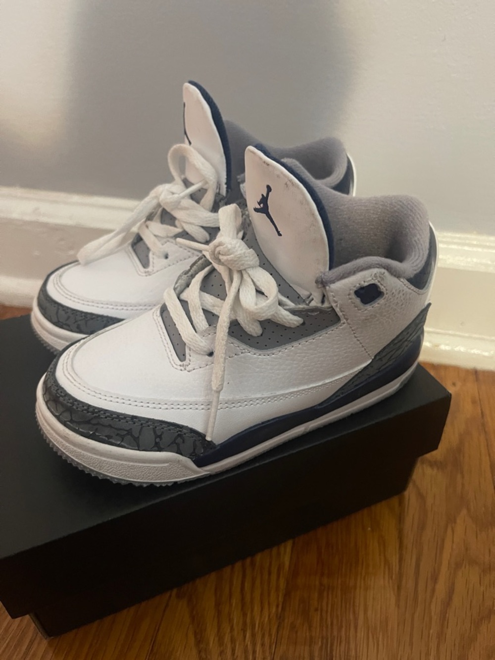 Little Kids Jordan 3 Retro “Midnight Navy” Sneakers Size 10c